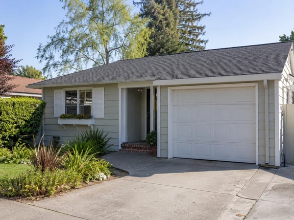 Illustration of a Los Altos home